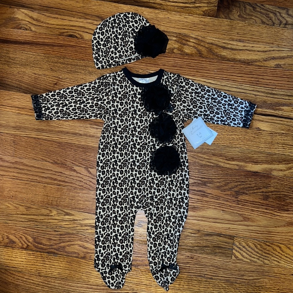 NWT! Adorable baby girl 2pc set